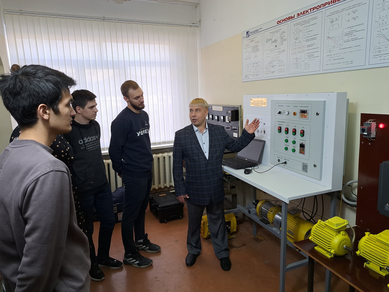  Учебные стенды для образовательных учреждений